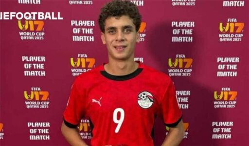 اللاعب المصري حمزة عبد الكريم بقميص النادي الأهلي قبل انتقاله المحتمل إلى نادي برشلونة الإسباني