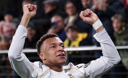 كيليان مبابي يحتفل بهدفه في مرمى فياريال مع إبراهيم دياز في الدوري الإسباني