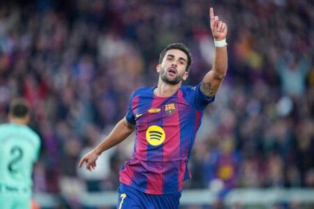 فرحة لاعبي برشلونة بعد الفوز على راسينغ سانتاندير في كأس ملك إسبانيا 2026