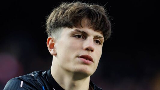 ليام روزينيور مدرب تشيلسي في ملعب هال سيتي خلال مباراة كأس الاتحاد الإنجليزي