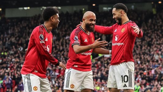 احتفال بنيامين سيسكو بهدف الفوز القاتل في مباراة مانشستر يونايتد وفولهام بالدوري الإنجليزي