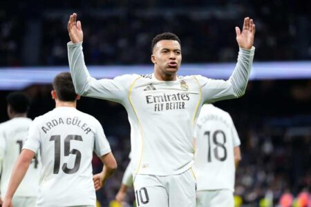 لاعبو ريال مدريد في ملعب التدريبات قبل مواجهة أوساسونا في الدوري الإسباني