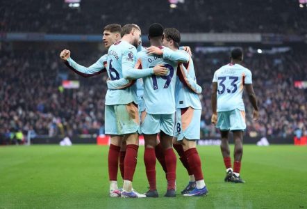 احتفالات لاعبي برينتفورد بالفوز التاريخي على أستون فيلا في الدوري الإنجليزي