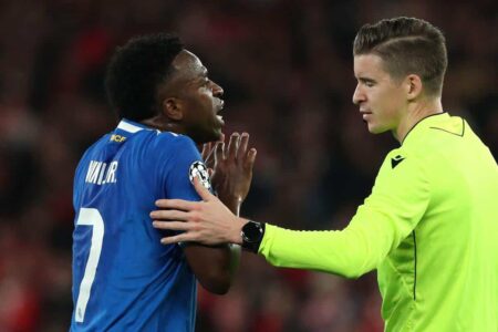 فينيسيوس جونيور بقميص ريال مدريد خلال مباراة في دوري أبطال أوروبا