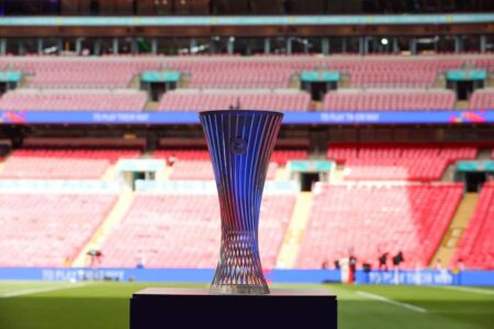 رسم توضيحي لمراسم قرعة دوري المؤتمر الأوروبي 2025/26 في مدينة نيون السويسرية