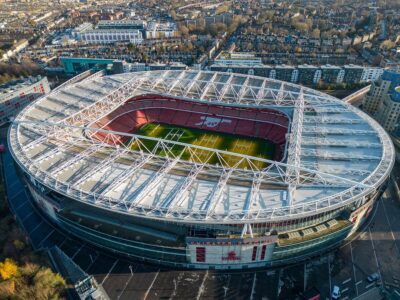 لاعبو أرسنال وباير ليفركوزن في مواجهة دوري أبطال أوروبا بملعب الإمارات