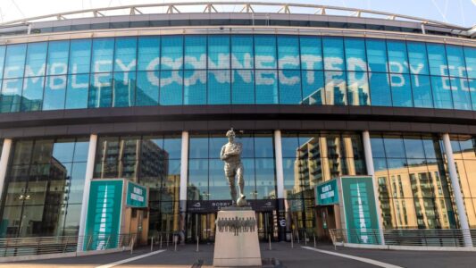 لاعبو أرسنال ومانشستر سيتي في ملعب ويمبلي قبل نهائي كأس الرابطة 2026