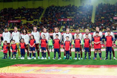 فيران توريس بقميص منتخب إسبانيا يستعد لمواجهة منتخب مصر ودياً