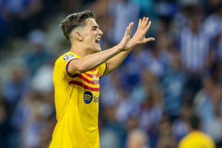 النجم الإسباني جافي يشارك في تدريبات برشلونة الجماعية استعداداً للعودة