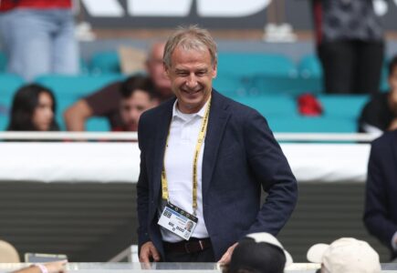 يورغن كلينسمان يعبر عن رغبته في العودة لتدريب نادي توتنهام هوتسبير لإنقاذه من الهبوط