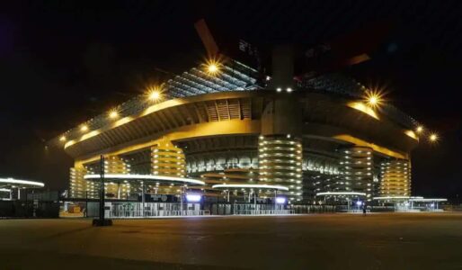 لاعبو ميلان وإنتر في ملعب سان سيرو خلال ديربي ميلانو بالدوري الإيطالي