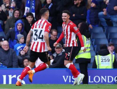 فرحة لاعبي سندرلاند بهدف الفوز القاتل في مرمى نيوكاسل بملعب سانت جيمس بارك