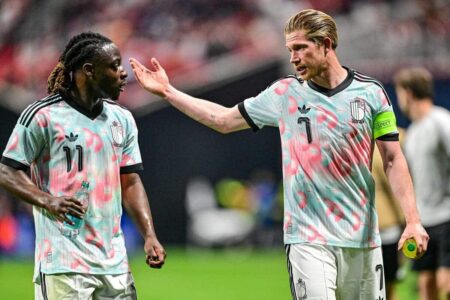 لاعبو منتخب بلجيكا يحتفلون بالأهداف في مرمى أمريكا خلال مباراة ودية في أتلانتا