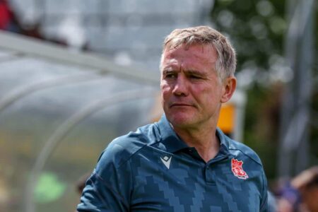 فيل باركنسون مدرب ريكسهام يتحدث قبل مواجهة تشيلسي في كأس الاتحاد الإنجليزي