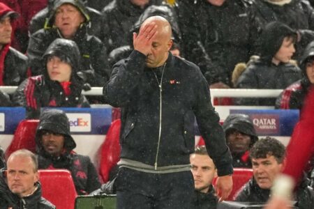 أرني سلوت مدرب ليفربول يتحدث عن مستقبل الفريق بعد الخروج من دوري أبطال أوروبا