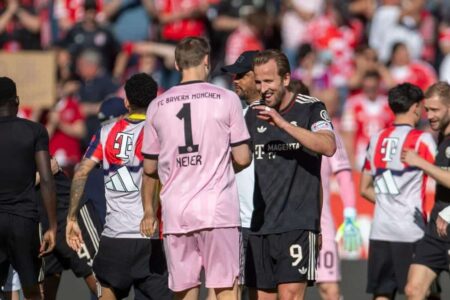 لاعبو بايرن ميونخ يحتفلون بالفوز المثير في الدوري الألماني