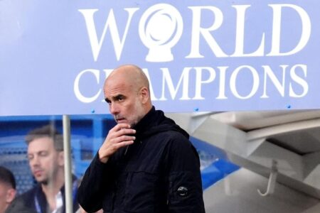 بيب جوارديولا يتحدث في مؤتمر صحفي عن منافسة أرسنال على لقب الدوري الإنجليزي