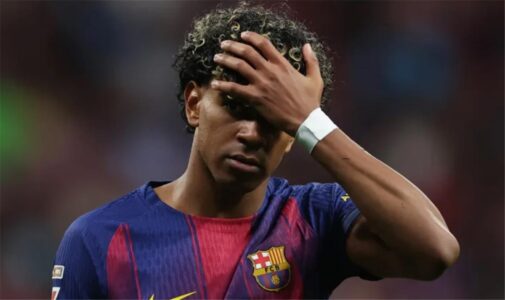 لامين يامال لاعب برشلونة خلال تدريبات الفريق قبل مباراة إسبانيول