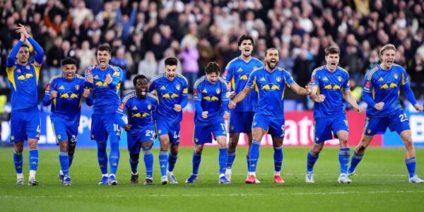 دانييل فاركي مدرب ليدز يونايتد يتحدث عن مواجهة مانشستر يونايتد في الدوري الإنجليزي