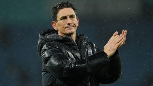 إيغور تياغو يحتفل بهدفه التاريخي مع برينتفورد في الدوري الإنجليزي