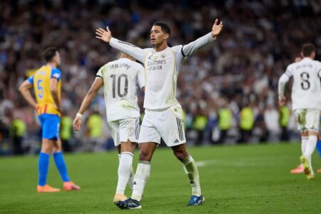 لاعبو ريال مدريد وجيرونا في مواجهة قوية بالدوري الإسباني على ملعب سانتياغو بيرنابيو