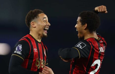 لاعبو بورنموث وكريستال بالاس في الدوري الإنجليزي الممتاز