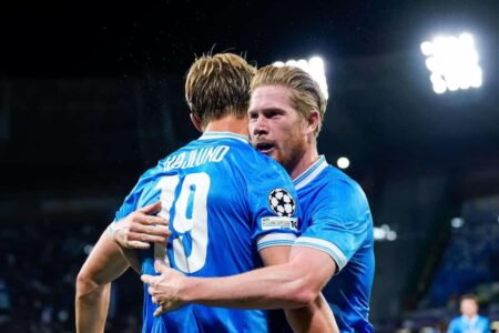 لاعبو إنتر ميلان يحتفلون باقتراب حسم لقب الدوري الإيطالي بعد تعثر نابولي