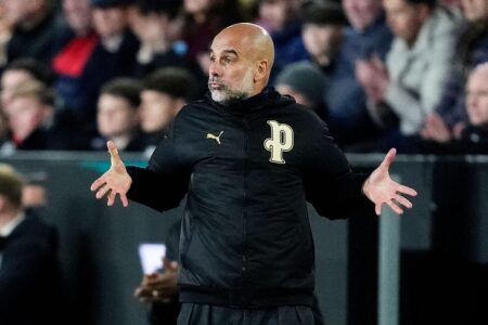 بيب جوارديولا مدرب مانشستر سيتي يتحدث في مؤتمر صحفي عن جدول المباريات المزدحم